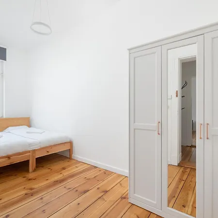 Parkside & Museum Deluxe By Bookinghost *