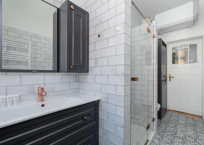 Parkside & Museum Deluxe By Bookinghost *